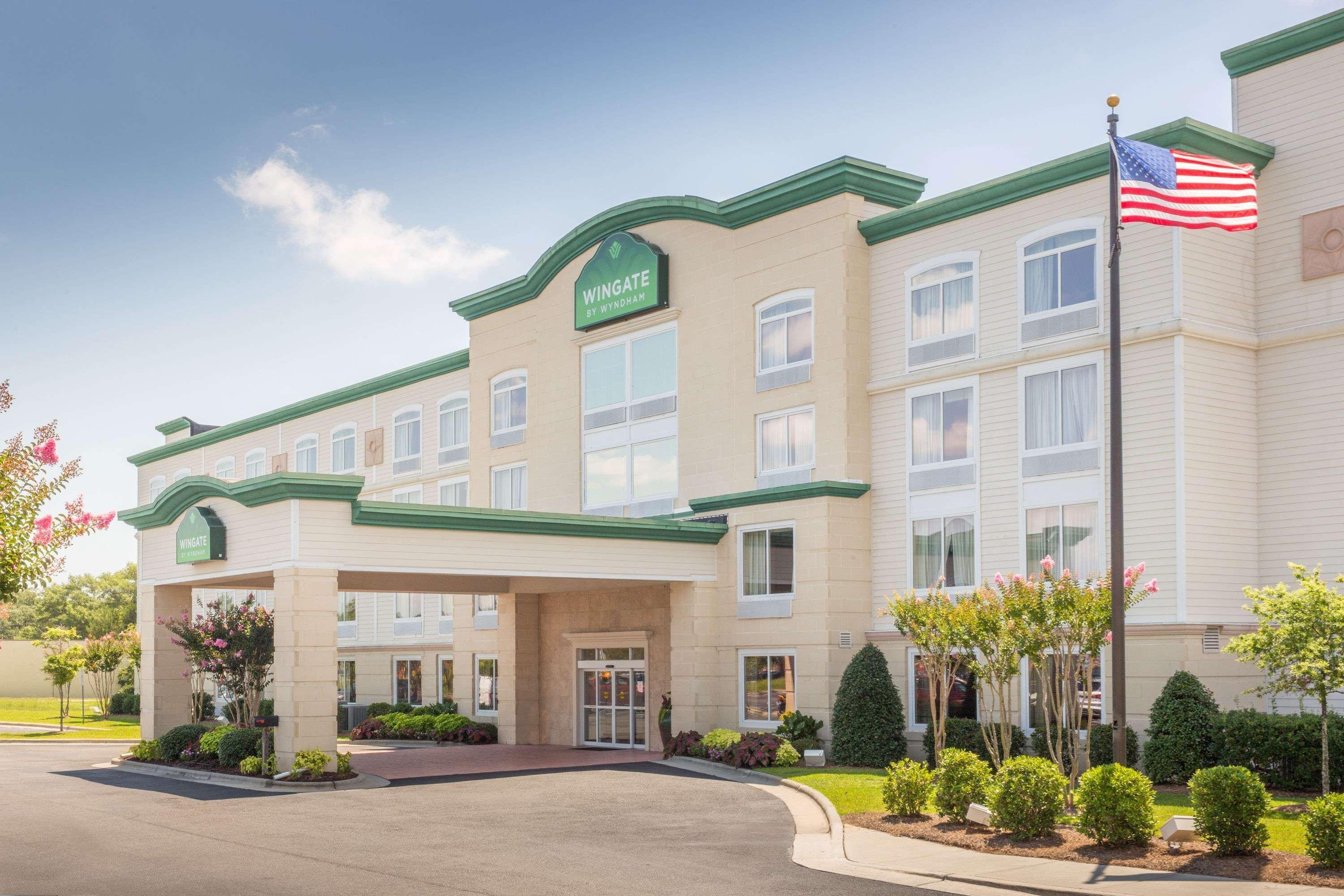 Hotel Wingate By Wyndham Southport Exterior foto